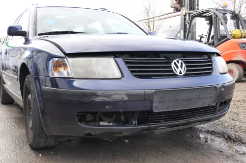 VW Passat 3B Stoßstange vorne Frontstoßstange Stoßfänger blau LB5N (166922)