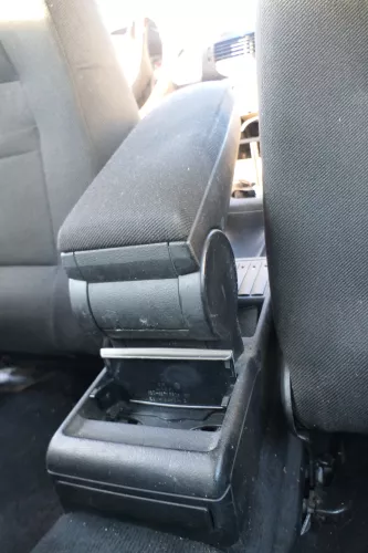 VW Passat 3B Mittelarmlehne Armlehne Lehne Mitte Original schwarz dunkel (166951)