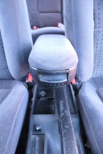 VW Passat 3B Mittelarmlehne Armlehne Lehne Mitte Original schwarz dunkel Velour (166958)