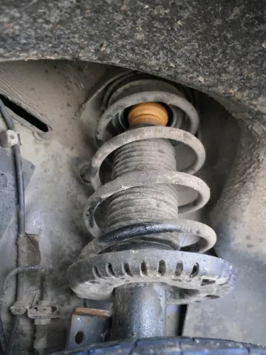 1x Polo 9N 9N3 Fox Ibiza 6L Federbein Stoßdämpfer Feder vorne Sportfeder