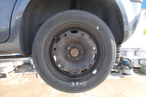 4x VW Polo 9N Felgen Reifen 165/70 R14 81T Sommerreifen 5jx14H2 ET35 ca. 4-5mm (167256)