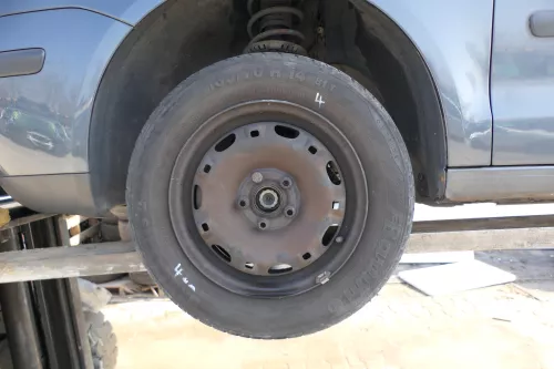 4x VW Polo 9N Felgen Reifen 165/70 R14 81T Sommerreifen 5jx14H2 ET35 ca. 4-5mm (167256)