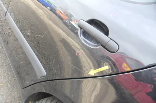 Skoda Fabia 5J Limousine Tür hinten links schwarz LF9R - Mängel (167351)