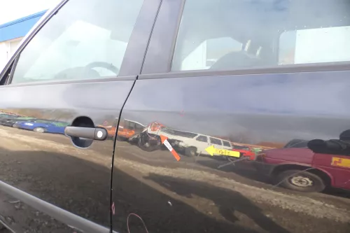 Skoda Fabia 5J Limousine Tür hinten links schwarz LF9R - Mängel (167351)