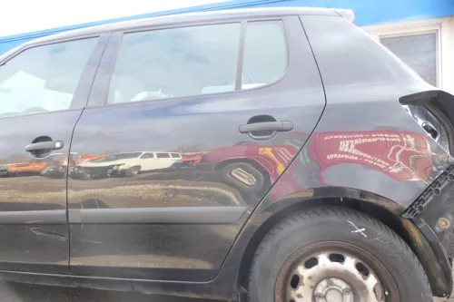 Skoda Fabia 5J Limousine Tür hinten links schwarz LF9R - Mängel
