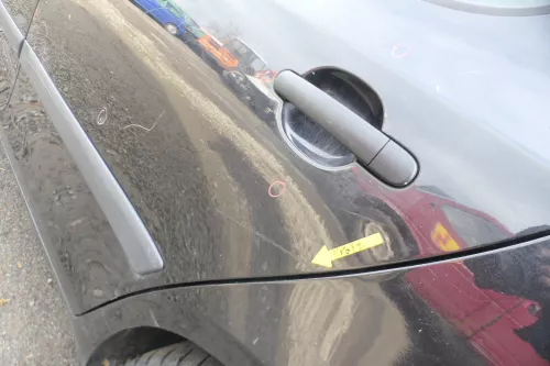 Skoda Fabia 5J Limousine Tür hinten links schwarz LF9R - Mängel (167351)