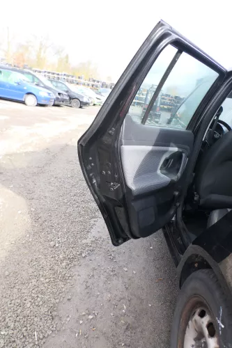 Skoda Fabia 5J Limousine Tür hinten links schwarz LF9R - Mängel (167351)