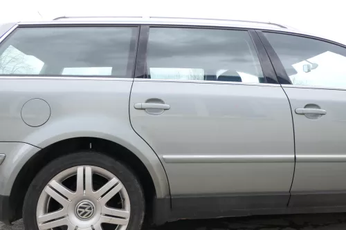 VW Passat 3B 3BG 3B6 Kombi Avant Tür hinten rechts mit Scheibe grau LA7S