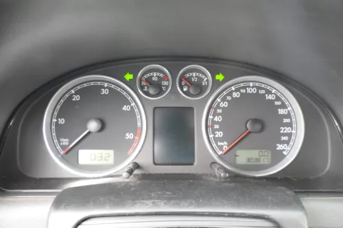 Passat 3BG Tacho Tachometer Kombiinstrument 3B0920849B Diesel BDG BAU 303.000km