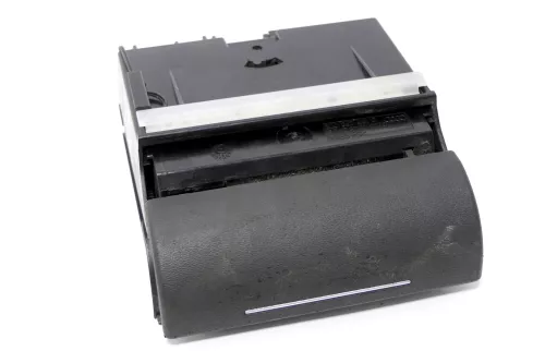 Audi A3 8L Aschenbecher Zigarettenanzünder vorne 8L0857951C  Facelift schwarz (167643)