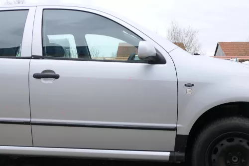 Skoda Fabia 6Y Kombi Limousine Tür vorne rechts Beifahrertür grau silber LF7T (167706)