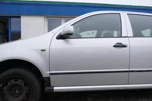 Fabia 6Y Kombi + Limousine Tür vorne links Fahrertür grau LF7T silber ohneAnba