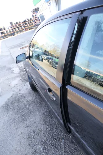 VW Polo 9N 9N3 Tür vorne links Fahrertür 2/3-Türer schwarz L041 ohneAnbautei (167757)