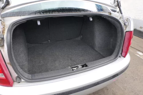 Skoda Fabia 6Y3 Stufenheck Verkleidung Teppich Kofferraum Kofferraumteppich (167778)