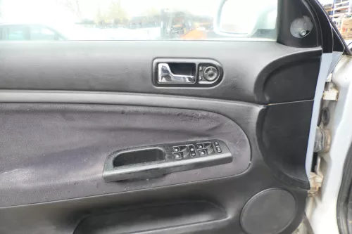 1x VW Passat 3B Variant Türverkleidung Verkleidung Tür vorne links schwarz (167827)