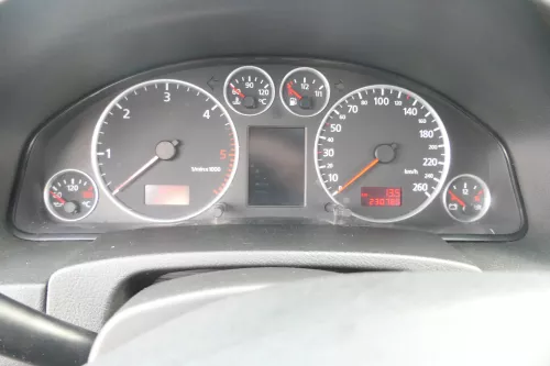 Audi A6 4B Tacho Tachometer Kombiinstrument 230.000km 4B0920933G 2,5 TDI