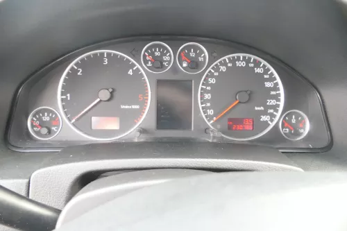 Audi A6 4B Tacho Tachometer Kombiinstrument 230.000km 4B0920933G 2,5 TDI