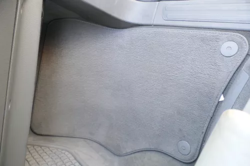 1x Original Audi Q7 4L Fußmatten Fußmatte vorne rechts grau Achatgrau