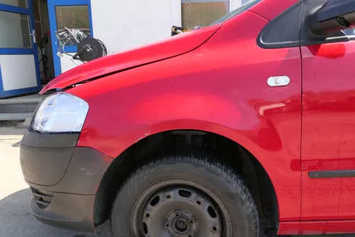 VW Fox Kotflügel vorne links rot LY3D - große Delle!!!