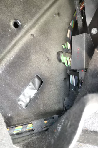 VW Golf 4 Limousine feste starre Anhängerkupplung mit Kabelbaum komplett Brink (168820)