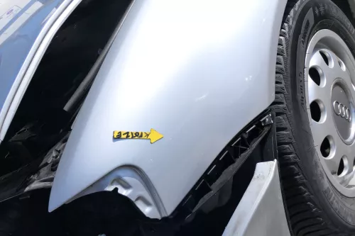 Audi A3 8L Kotflügel vorne links grau silber LY7M (168889)