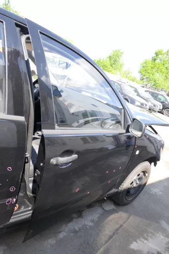 Skoda Fabia 6Y Kombi Limousine Tür vorne rechts Beifahrertür schwarz LF9R (169093)