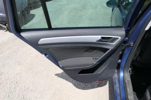 1x VW Golf 7 5G AU Variant Kombi Türverkleidung Tür hinten links schwarz (169154)