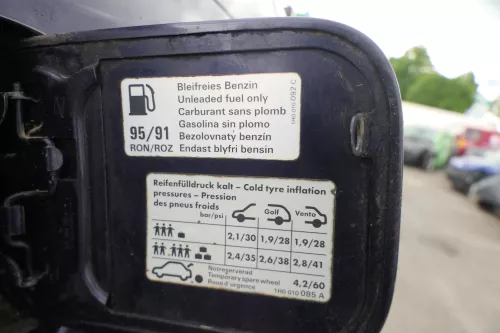 VW Golf 3 1H Tankdeckel Klappe Tankklappe Deckel Tank blau LC5L (169393)