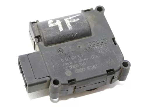 VW T5 A6 4F Touareg Stellmotor Heizung Luft 4F0820511A