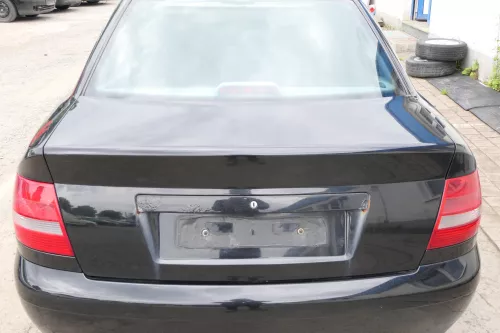 A4 B5 Limousine Facelift Heckklappe Klappe hinten Facelift schwarz LY9B ohneAnba