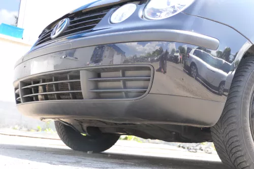 VW Polo 9N Stoßstange Frontstoßstange vorne schwarz LC9Z (169701)