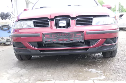 Leon 1M Toledo Stoßstange vorne Stoßfänger Grill rot LS3R (169756)