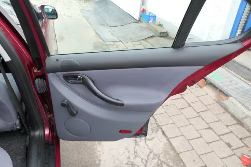 Leon 1M Toledo Türverkleidung Verkleidung Tür hinten rechts grau schwarz Griff (169768)