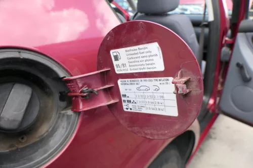 Seat Leon 1M Tankdeckel Deckel Tank Tankverschluß rot LS3N (169779)