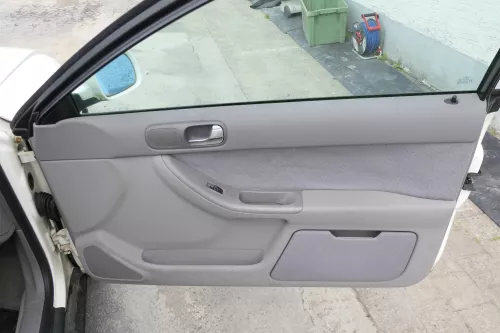 Audi A3 8L Türverkleidung Verkleidung Tür vorne rechts 2/3-Türer grau muschel (169980)