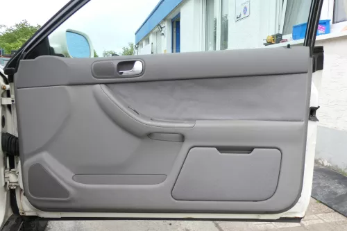 Audi A3 8L Türverkleidung Verkleidung Tür vorne rechts 2/3-Türer grau muschel