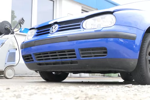 VW Golf 4 Stoßstange vorne Frontstoßstange Stoßfänger blau LW5Z SWR (170101)