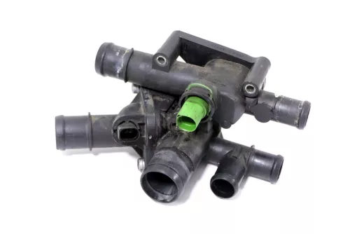 VW Golf 4 Thermostatgehäuse Deckel 06A121111 Abdeckung Kühlwasser APF AVU