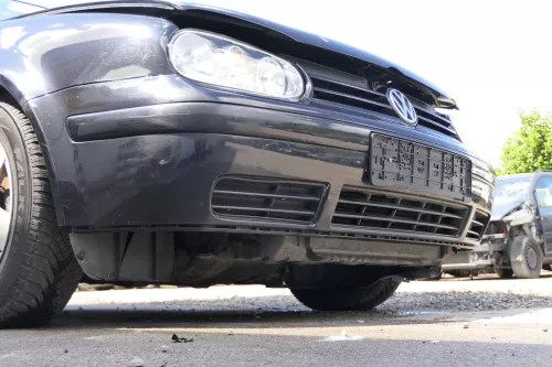 VW Golf 4 1J Stoßstange vorne Stoßfänger vorn schwarz LC9Z Frontstoßstange (170136)