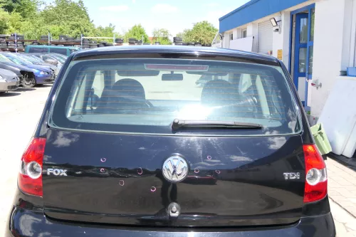 VW Fox 5Z Heckklappe Kofferraumklappe Klappe hinten + Scheibe schwarz L041