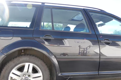 VW Golf 4 Bora Tür hinten rechts nur Kombi / Variant schwarz LC9Z -ohne Anbautei