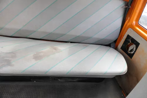 VW T4 Sitz hinten DOKA Sitze Rückbank Rücksitzbank mit Kopfstützen und Gestell (170602)