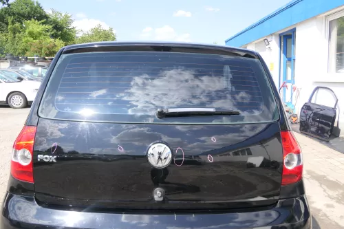 VW Fox 5Z Heckklappe Kofferraumklappe Klappe hinten + Scheibe schwarz L041