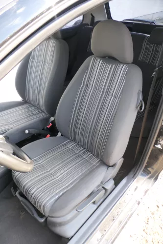 VW Fox Sitz Fahrersitz vorne links OHNEAirbag höhenverstellbar  v