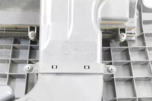 VW Golf 5 Luftfilterkasten Luftfilter Motorabdeckung 1,6 FSI BLF BLP  - DEFEKT (170974)