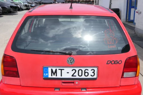 VW Polo 6N Heckklappe Klappe hinten Kofferraumklappe mit Scheibe rot LP3G