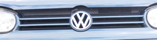 VW Golf 4 Grill Kühlergrill mit VW Zeichen Logo grün LC6X