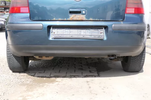 VW Golf 4 Limousine Stoßstange hinten Heckstoßstange Stoßfänger grün LC6X