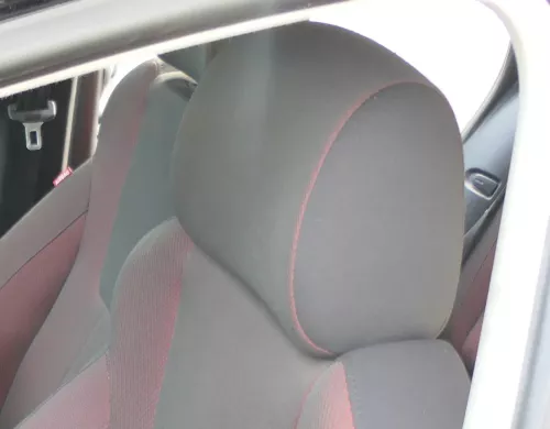 1x Seat Leon 1P Sitz vorne links / rechts Kopfstütze Kopfstützen rot /schwarz
