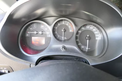 Seat Leon 1P Mittelkonsole Verkleidung um Radio Klappe Abdeckung Dekor silber gr